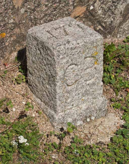 Vue d'une borne du réservoir de Pont. © Région Bourgogne-Franche-Comté, Inventaire du patrimoine