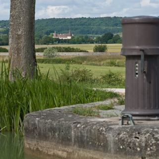 Vue du château de Chailly depuis le site d'écluse 08 du versant Yonne. © Région Bourgogne-Franche-Comté, Inventaire du patrimoine