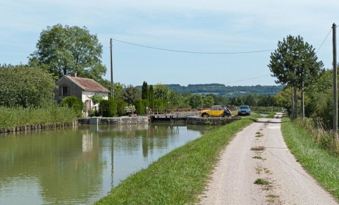 Vue du site d'écluse depuis l'amont. © Région Bourgogne-Franche-Comté, Inventaire du patrimoine