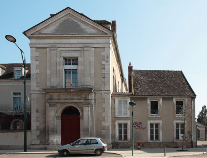 Bâtiment principal : mur de croupe de l'aile droite et bâtiment contigu. © Région Bourgogne-Franche-Comté, Inventaire du patrimoine