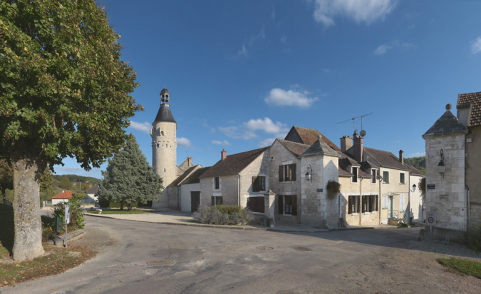 La tour dite de l'horloge et la porte de la Poterne. © Région Bourgogne-Franche-Comté, Inventaire du patrimoine La tour dite de l'horloge et la porte de la Poterne. © Région Bourgogne-Franche-Comté, Inventaire du patrimoine