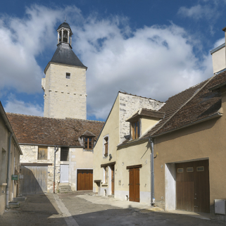Vue de l'arrière de la tour de l'horloge. © Région Bourgogne-Franche-Comté, Inventaire du patrimoine Vue de l'arrière de la tour de l'horloge. © Région Bourgogne-Franche-Comté, Inventaire du patrimoine
