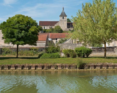Vue de l'église de Saint-Vinnemer. © Région Bourgogne-Franche-Comté, Inventaire du patrimoine