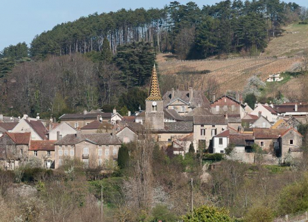 Vue générale de l'église et du village de Pernand-Vergelesses. © Région Bourgogne-Franche-Comté, Inventaire du patrimoine