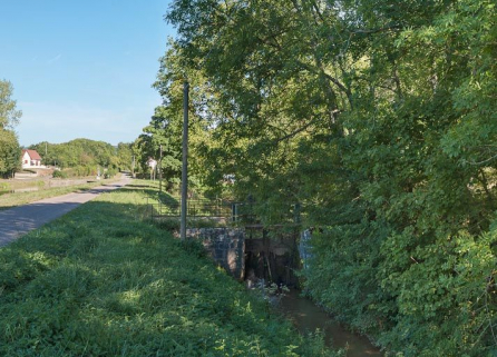 Vue du système de vannes sur le ruisseau dit des Lochères. © Région Bourgogne-Franche-Comté, Inventaire du patrimoine