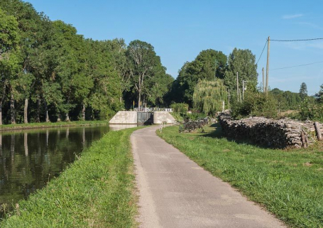 Vue de l'écluse depuis l'aval. © Région Bourgogne-Franche-Comté, Inventaire du patrimoine