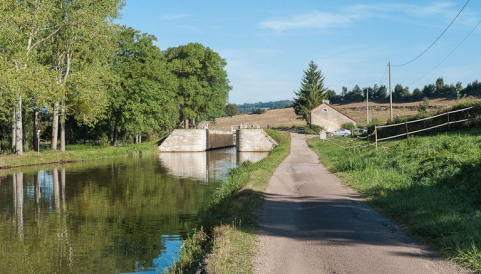 Vue du sas d'écluse depuis l'aval. © Région Bourgogne-Franche-Comté, Inventaire du patrimoine