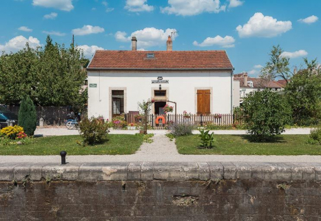 La maison éclusière vue de face. © Région Bourgogne-Franche-Comté, Inventaire du patrimoine