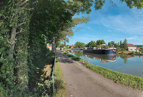 Vue d'ensemble avec le port. © Région Bourgogne-Franche-Comté, Inventaire du patrimoine Vue d'ensemble avec le port. © Région Bourgogne-Franche-Comté, Inventaire du patrimoine