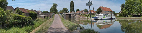 Le pont en moellon et pierre de taille sur la Vandenesse et le pont sur écluse. © Région Bourgogne-Franche-Comté, Inventaire du patrimoine