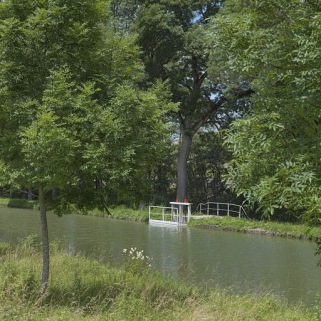 Vannes et garde-corps du déversoir vus de la rive droite. © Région Bourgogne-Franche-Comté, Inventaire du patrimoine