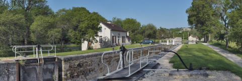 Vue d'ensemble du site d'écluse prise de l'aval. © Région Bourgogne-Franche-Comté, Inventaire du patrimoine