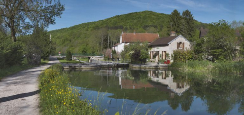 Vue d'ensemble de l'amont du site d'écluse. © Région Bourgogne-Franche-Comté, Inventaire du patrimoine