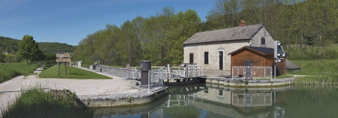 Vue d'ensemble du site d'écluse prise de l'amont. © Région Bourgogne-Franche-Comté, Inventaire du patrimoine