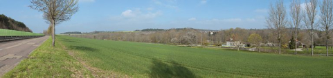 La traversée de Fleurey-sur-Ouche par le canal : vue sur le viaduc ferroviaire de Fain. © Région Bourgogne-Franche-Comté, Inventaire du patrimoine