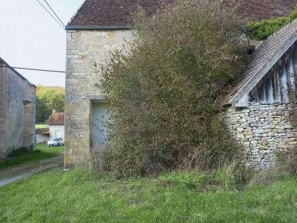 Partie du mur postérieur de la grange, côté entrée de la cour. © Région Bourgogne-Franche-Comté, Inventaire du patrimoine