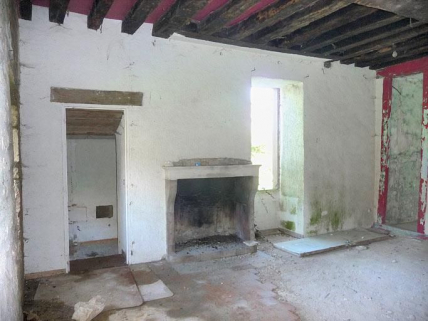 Première pièce du logis du rez-de-chaussée de la grange. © Région Bourgogne-Franche-Comté, Inventaire du patrimoine