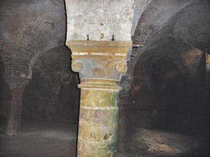 Cave sous la grange, colonne. © Région Bourgogne-Franche-Comté, Inventaire du patrimoine