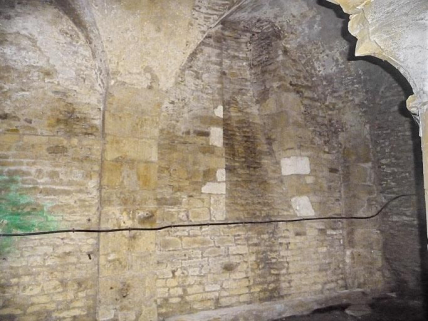 Cave sous la grange, pilastre et chapiteau d'une colonne. © Région Bourgogne-Franche-Comté, Inventaire du patrimoine