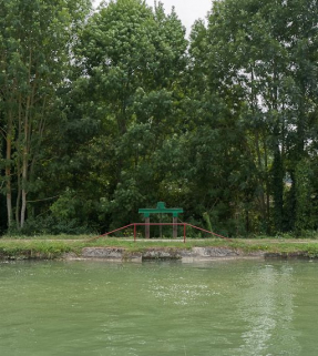 Vanne et déversoir vus du canal. © Région Bourgogne-Franche-Comté, Inventaire du patrimoine