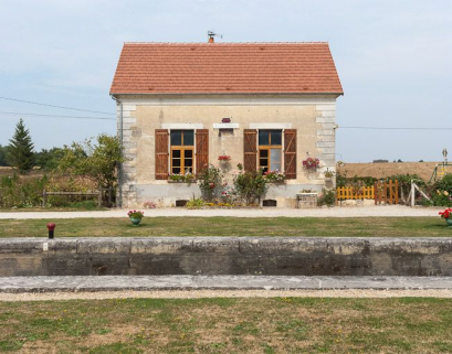Maison éclusière de face. © Région Bourgogne-Franche-Comté, Inventaire du patrimoine