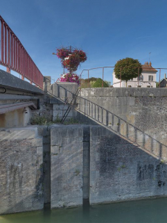 Le pont sur écluse : détail des maçonneries. © Région Bourgogne-Franche-Comté, Inventaire du patrimoine