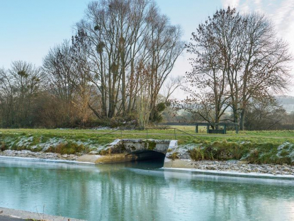 Arrivée de la rigole d'alimentation dans le canal. © Région Bourgogne-Franche-Comté, Inventaire du patrimoine