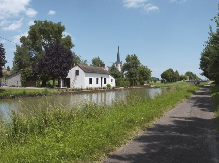 Vue de 3/4 depuis la rive gauche. © Région Bourgogne-Franche-Comté, Inventaire du patrimoine
