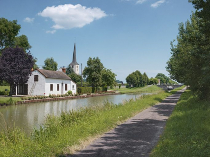 Vue de 3/4 depuis la rive gauche. © Région Bourgogne-Franche-Comté, Inventaire du patrimoine