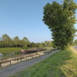Vue de la cale et le bateau Aster. © Région Bourgogne-Franche-Comté, Inventaire du patrimoine