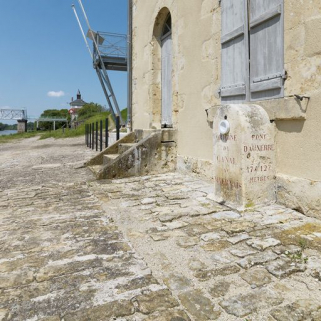 La borne située devant la maison du receveur. © Région Bourgogne-Franche-Comté, Inventaire du patrimoine
