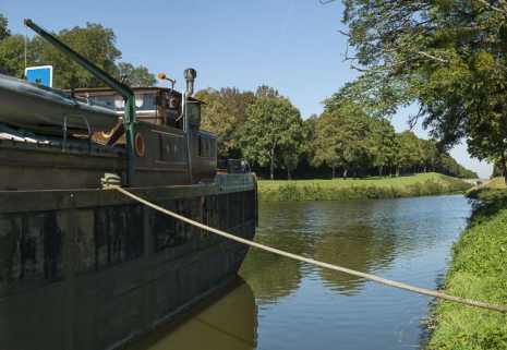Entrée de la tranchée avec en arrière-plan le pont aqueduc (IA5800890). © Région Bourgogne-Franche-Comté, Inventaire du patrimoine