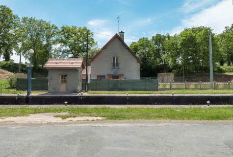 Vue de face de la maison éclusière. © Région Bourgogne-Franche-Comté, Inventaire du patrimoine