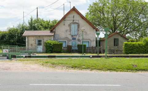 Vue de face de la maison éclusière. © Région Bourgogne-Franche-Comté, Inventaire du patrimoine