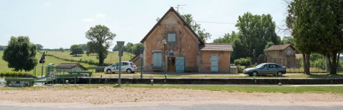 Vue d'ensemble avec la maison éclusière de face. © Région Bourgogne-Franche-Comté, Inventaire du patrimoine