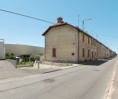 Jardins et cité ouvriers sur l'ancien tracé du canal. © Région Bourgogne-Franche-Comté, Inventaire du patrimoine
