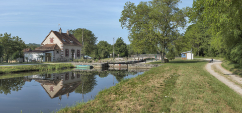 Vue d'amont du site d'écluse. © Région Bourgogne-Franche-Comté, Inventaire du patrimoine