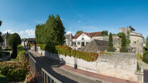  château fort fortification d'agglomération © Région Bourgogne-Franche-Comté, Inventaire du patrimoine