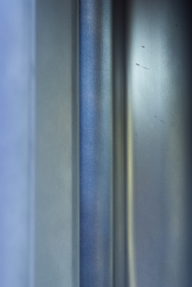 Salle des Assemblées : détail d'un panneau en aluminium anodisé de P. Sabatier. © Région Bourgogne-Franche-Comté, Inventaire du patrimoine Salle des Assemblées : détail d'un panneau en aluminium anodisé de P. Sabatier. © Région Bourgogne-Franche-Comté, Inventaire du patrimoine