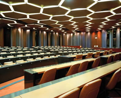 Hôtel de région : salle des Assemblées (Photographie ancienne, ca. 1990-2005, Conseil régional de Bourgogne). © Région Bourgogne-Franche-Comté, Inventaire du patrimoine Hôtel de région : salle des Assemblées (Photographie ancienne, ca. 1990-2005, Conseil régional de Bourgogne). © Région Bourgogne-Franche-Comté, Inventaire du patrimoine