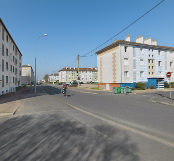 Vue générale depuis le nord de l'avenue de la Paix en direction de l'ouest. © Région Bourgogne-Franche-Comté, Inventaire du patrimoine