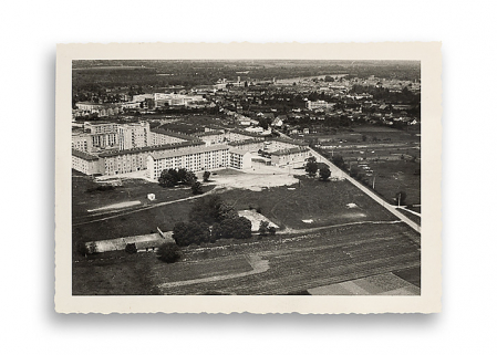 Vue aérienne du quartier Saint-Laurent en construction. Photographie ancienne, s.d., [1970-1971]. (Archives municipales Cosne-Cours-sur-Loire, 202W683 - 2Fi78) © Région Bourgogne-Franche-Comté, Inventaire du patrimoine