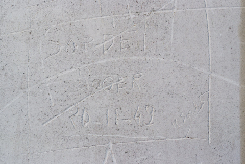 Graffiti de la cage d'escalier. © Région Bourgogne-Franche-Comté, Inventaire du patrimoine