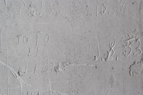 Graffiti de la cage d'escalier. © Région Bourgogne-Franche-Comté, Inventaire du patrimoine