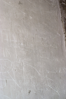 Graffiti de la cage d'escalier. © Région Bourgogne-Franche-Comté, Inventaire du patrimoine