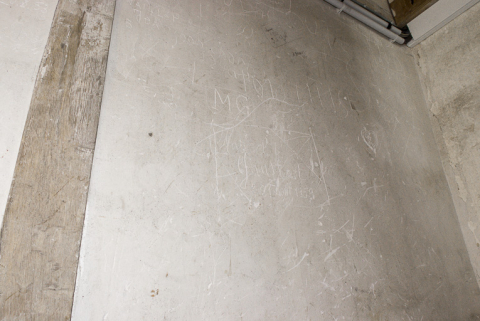 Graffiti de la cage d'escalier. © Région Bourgogne-Franche-Comté, Inventaire du patrimoine