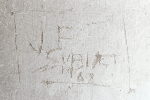 Graffiti de la cage d'escalier. © Région Bourgogne-Franche-Comté, Inventaire du patrimoine