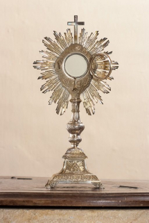 Vue du revers, avec lunule ouverte. © Région Bourgogne-Franche-Comté, Inventaire du patrimoine