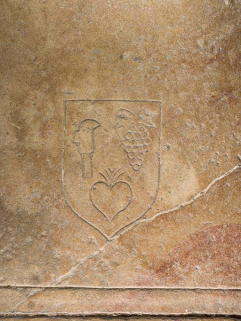 Dalle funéraire de Jean Voterret, 1726 : détail du décor. © Région Bourgogne-Franche-Comté, Inventaire du patrimoine