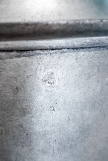 Croix de procession : détail (poinçon effacé ?). © Région Bourgogne-Franche-Comté, Inventaire du patrimoine